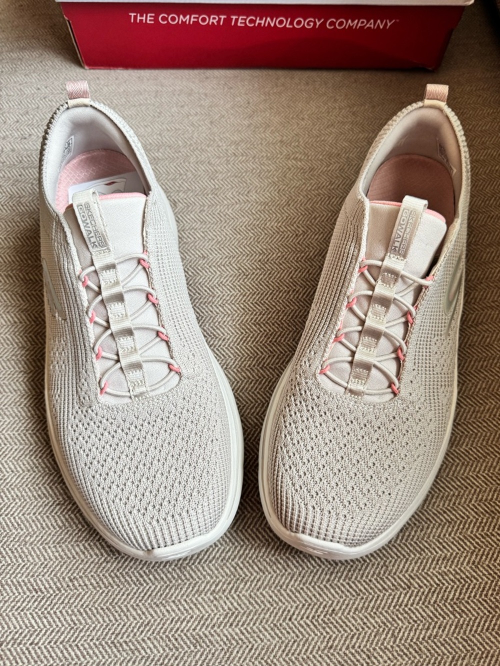 Sketchers Women's GO WALK Arch Fit “Crystal Waves” Walking Sneakers - Size 8.5 - Picture 2 of 16